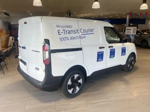 Ford Transit Courier fourgonnette electrique 100 kw 136ch batterie 46 kwh trend — photo 2