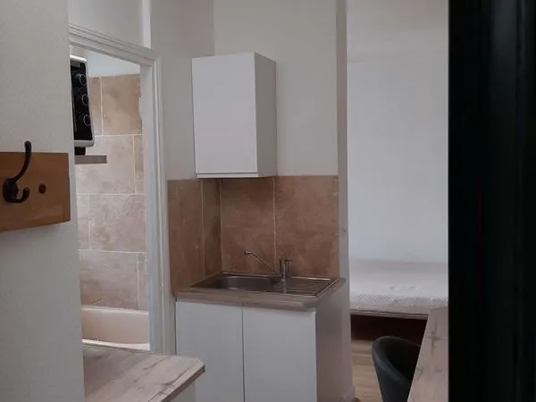 Loue joli studio 17m2 meublé Paris Brochant