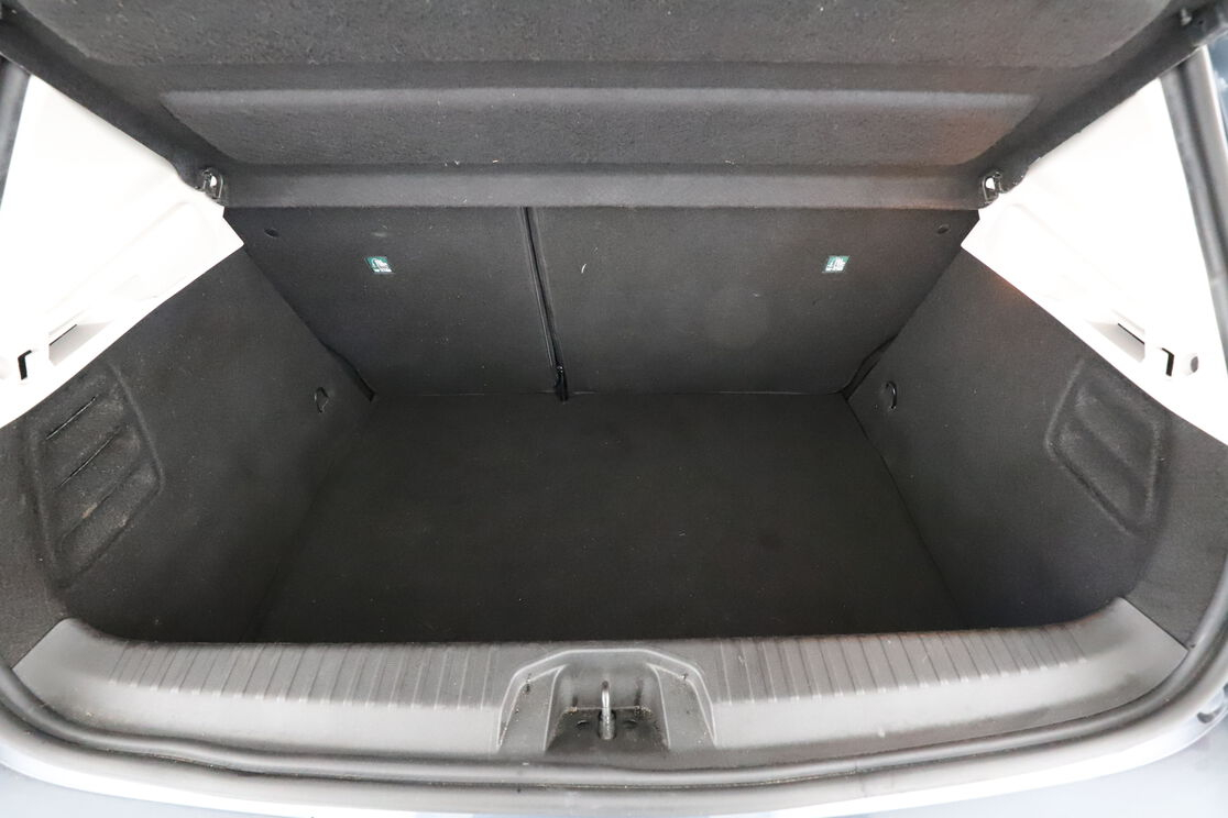 Renault Clio 1.6 E-Tech Zen — photo 16