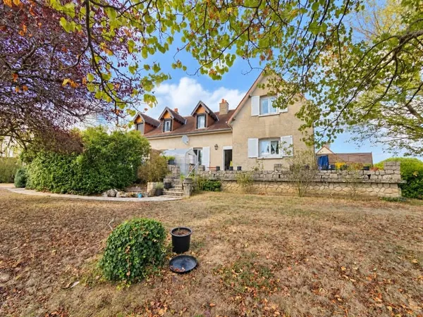MONTOIRE-SUR-LE-LOIR - GRANDE MAISON INDÉPENDANTE AVEC JARDIN - NOMBREUSES POSSIBILITÉS