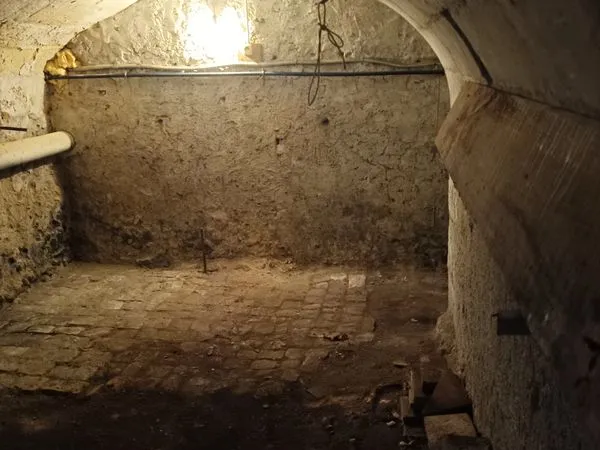 Cave voûtée 11-12 m² - Tours centre / Rue de Bordeaux