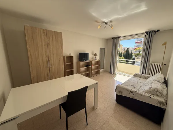 A VENDRE 2 P CANNES BAS CARNOT