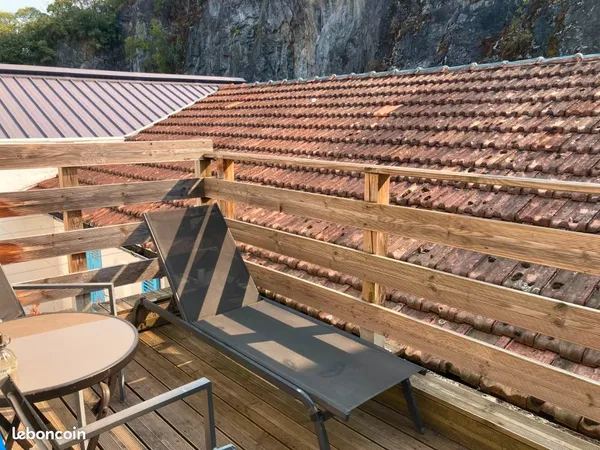 A loué studio meublé avec terrasse