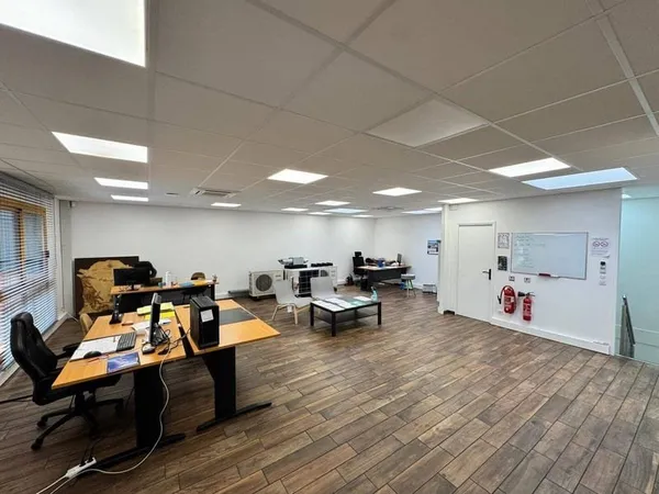 Bureaux 220 m²