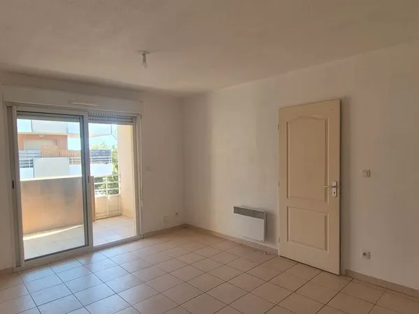 À VENDRE - T2 de 42 m² avec terrasse et box fermé - Béziers