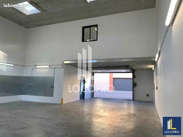 Local d'activité 730 m²