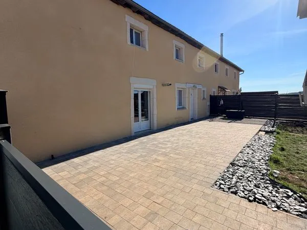 Maison mitoyenne entièrement rénovée