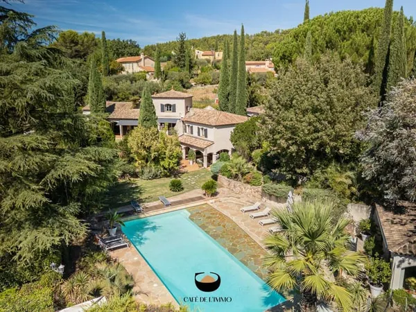 Maison 10 pièces 390 m²