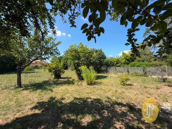 Terrain 935 m²