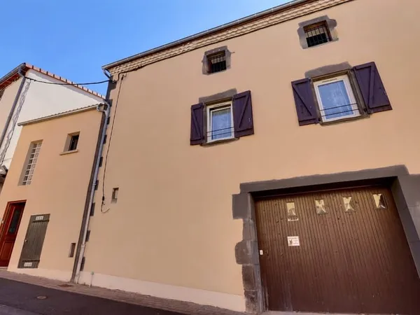 EXCLUSIVITE , belle maison de ville renovée avec Gout , garage