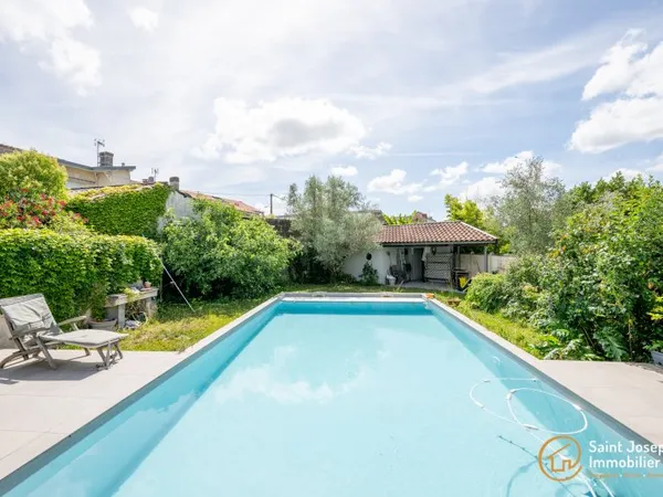 Vends maison avec jardin et piscine