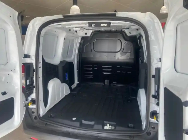 Ford Transit Courier fourgonnette electrique 100 kw 136ch batterie 46 kwh trend — photo 11