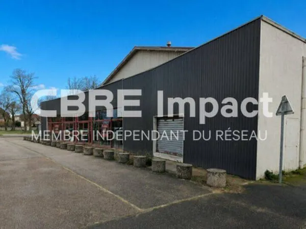 Local commercial 1900 m²