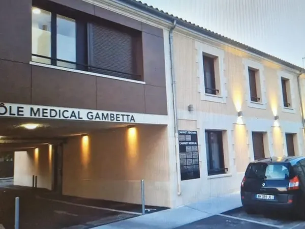 Local professionnel de 46m2 dans pôle médical au Centre Vill