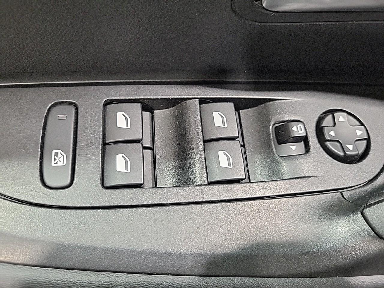 Peugeot 2008 puretech 130 s&s eat8 allure — photo 23