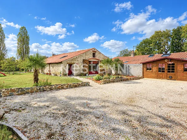 Grange en pierres de 150m² à La Chevroliere