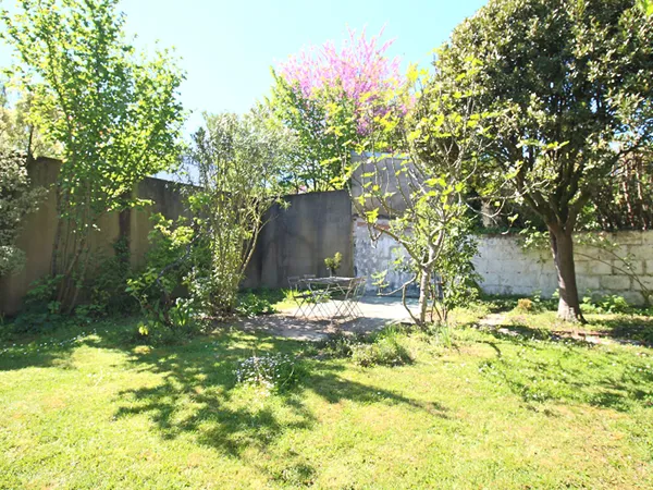 Maison 3 pièces avec grand Jardin arboré et Garage