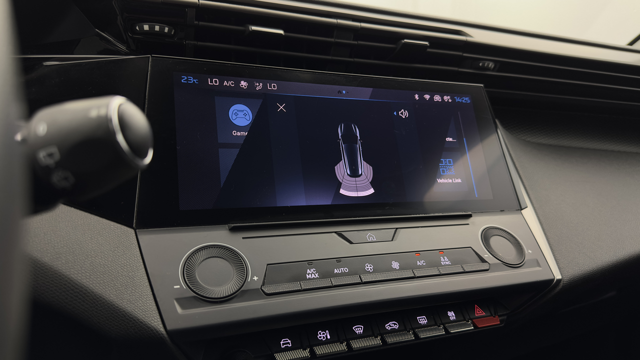 Peugeot 308 SW PHEV 180 e-EAT8 — photo 28