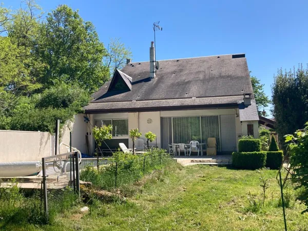 MAISON ORIGINALE D'ARCHITECTE AVEC BEAUX VOLUMES