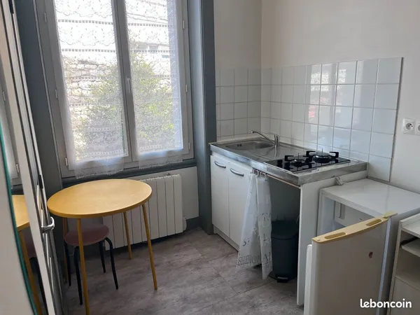 Studio meublé 330 euro