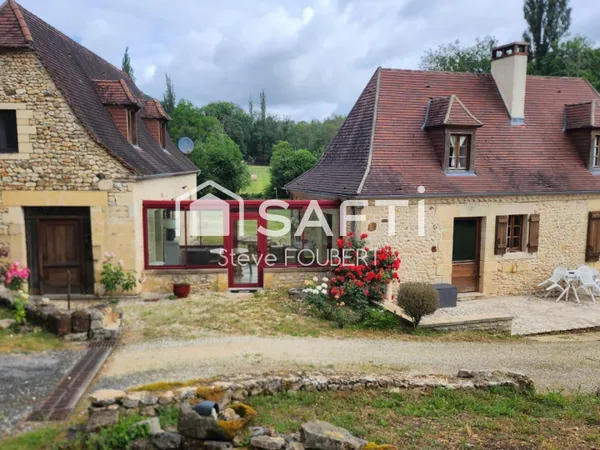 Ancien moulin avec ruisseau sur la propriété