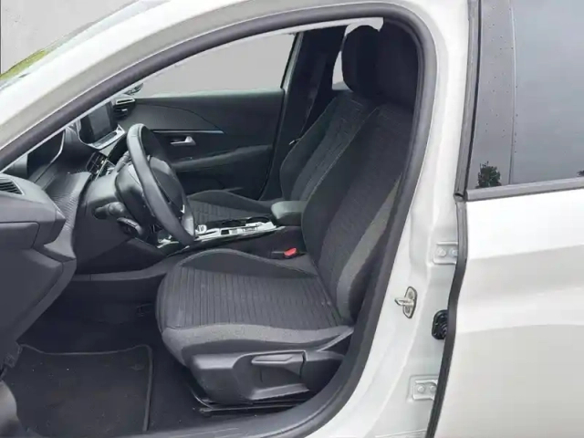 Peugeot 208 electrique 50 kwh 136ch — photo 11