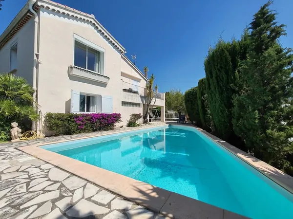 Villa avec vue panoramique proche du centre de La Valette