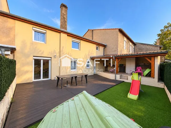 Maison 3 chambres avec bel extérieur aménagé