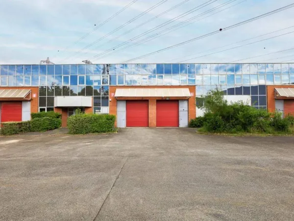 Local d'activité 820 m²