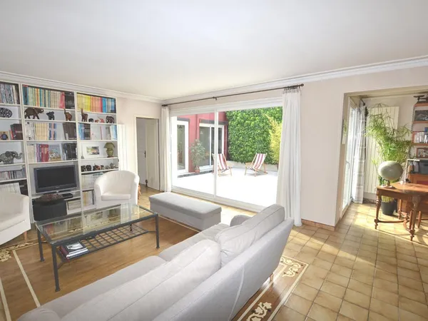 91700 - Plain-pied de 9 pièces - 230 m²