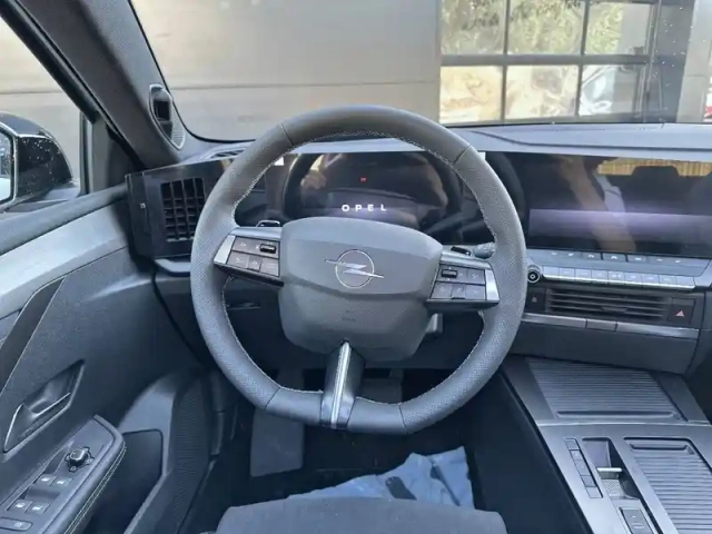 Opel Astra sports tourer 1.2 turbo hybride 145 ch automatique — photo 9