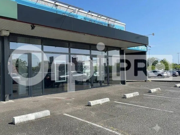 Local commercial 188 m²