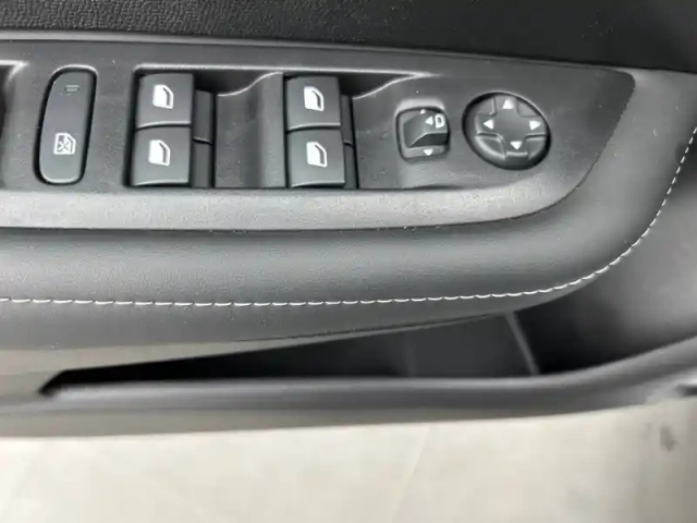 Peugeot 208 hybrid 110 e-dcs6 — photo 43