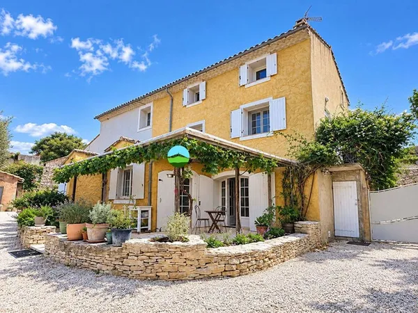 Maison 8 pièces 236 m²