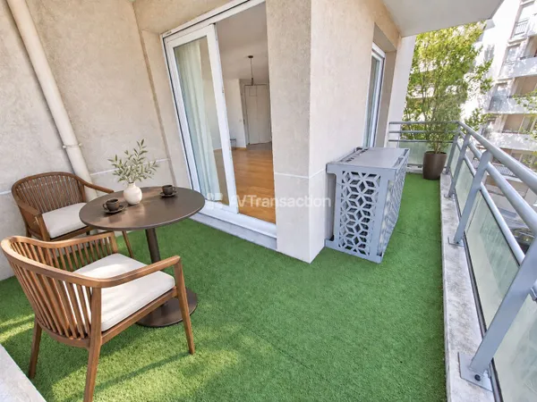 T3 68M2- Climatise -Balcon- TRES GRAND GARAGE - METRO REPUBLIQUE