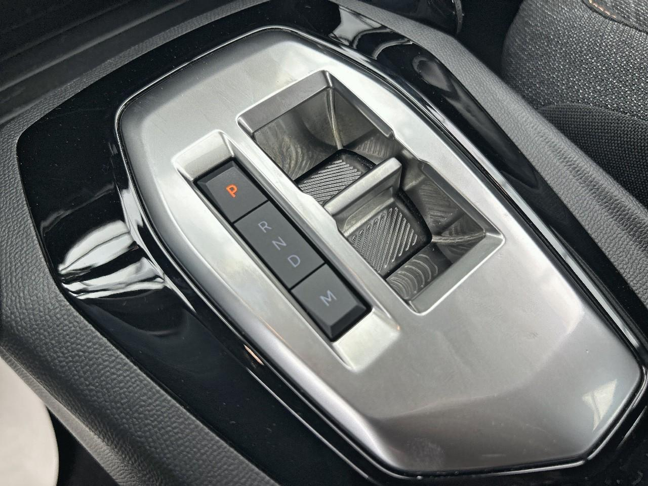 Peugeot 2008 hybrid 145 e-dcs6 style — photo 17