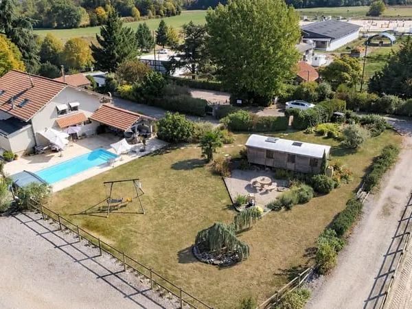À vendre - Propriété avec maison, installations équestres et piscine à Massongy (74)