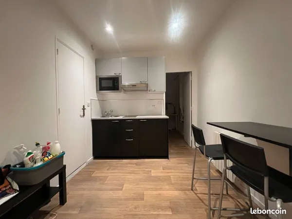 Appartement 2 pièces meublé de 22 m² - Saint-Denis - 600 CC
