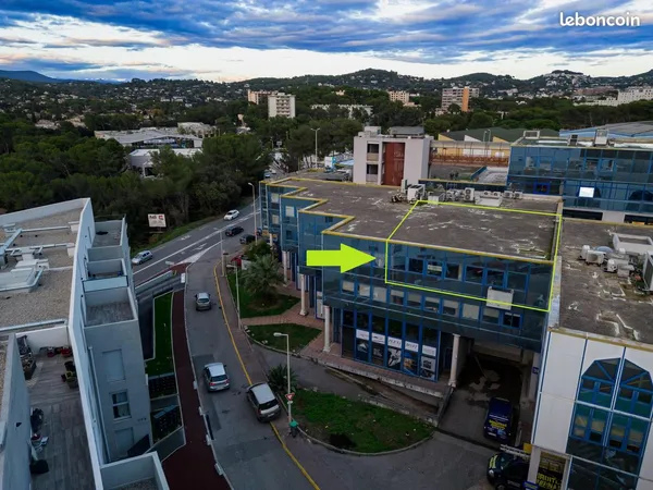 Vente local commercial 1er étage - 136 m2 et box - 06 LE CANNET