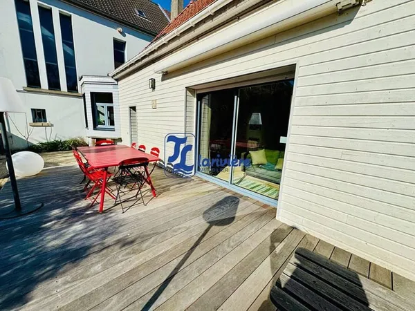Maison 8 pièces 255 m²
