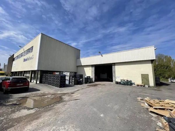 Local d'activité 2350 m²