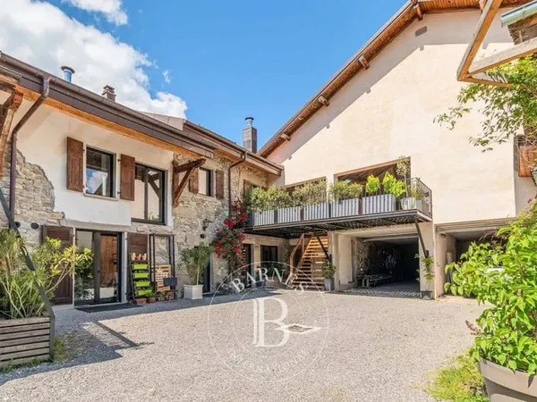 Maison 10 pièces 304 m²