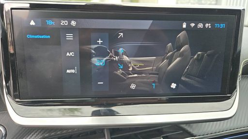 Peugeot 2008 1.2 Hybrid 136 e-DSC6 - GT – 2024 – 12942 km – Hybride essence – Boîte Automatique — photo 9