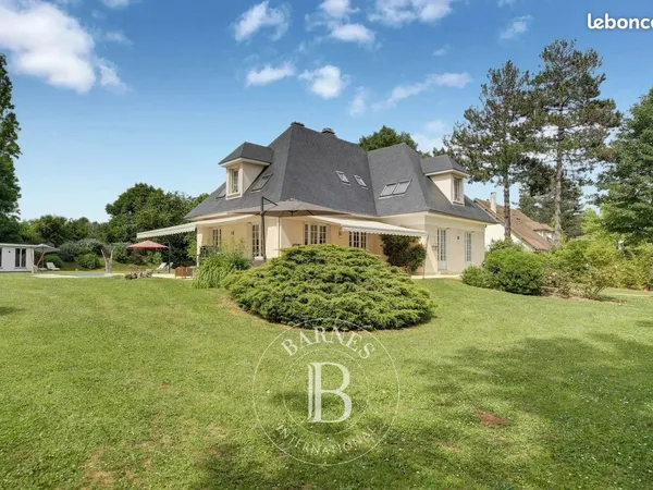 Propriété 7 pièces 214 m²