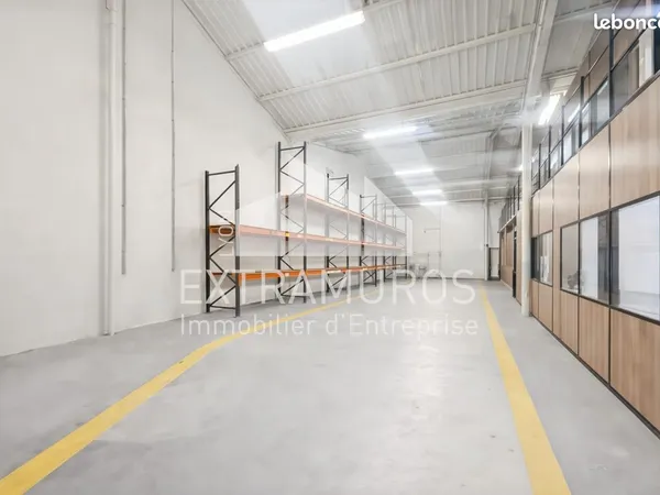 Local 440 m² Meyzieu