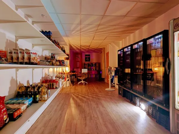 LOCAL COMMERCIAL À LOUER - 30 m² + RÉSERVE/CAVE 30 m²