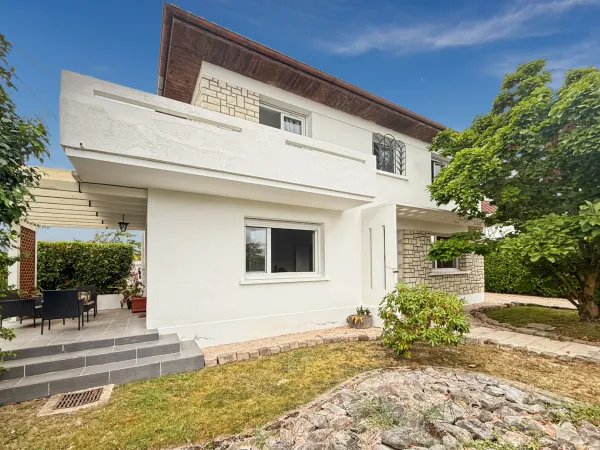 Maison 8 pièces 220 m²