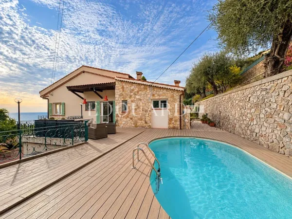 Magnifique haut de villa avec terrasse, splendide vue mer panoramique, jardin, piscine et garage
