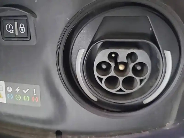 Peugeot 308 phev 180 e-eat8 — photo 33