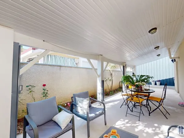 Maison T4 de 2013 rénovée avec garage + extérieur